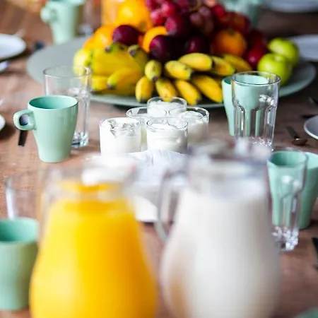 Salt Lips - Azores Surf Experience ホステル ポンタ・デルガダ