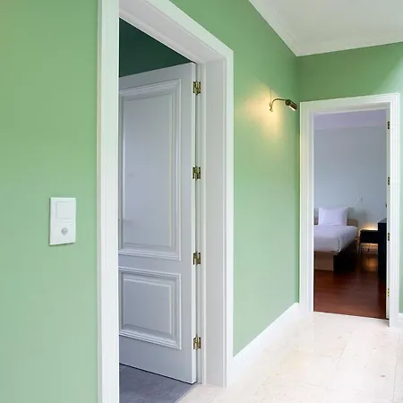 Salt Lips - Azores Surf Experience