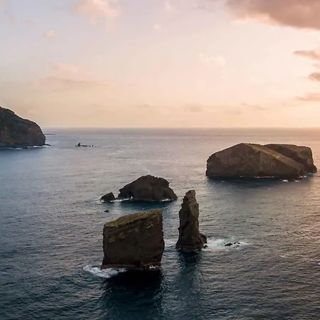 Salt Lips - Azores Surf Experience Hostel *