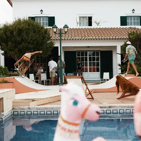 Salt Lips - Azores Surf Experience Hostel *