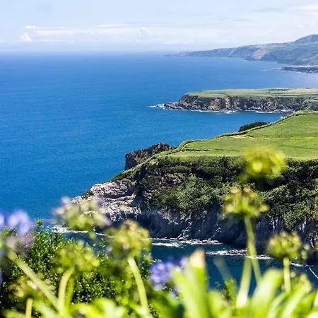 Salt Lips - Azores Surf Experience Ostello