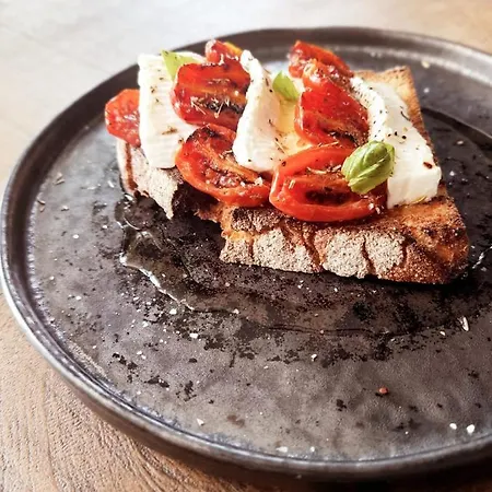 Salt Lips - Azores Surf Experience Hostel Ponta Delgada