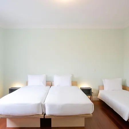 Salt Lips - Azores Surf Experience Hostal *