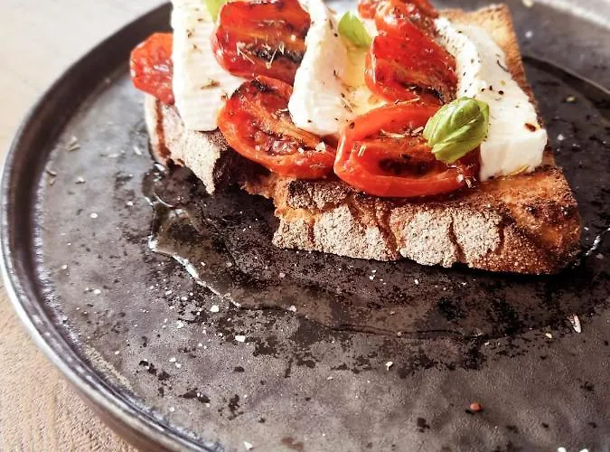 Salt Lips - Azores Surf Experience Hostel Ponta Delgada